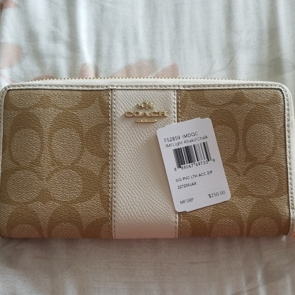 Coach Wallet NEW 100% Authentic